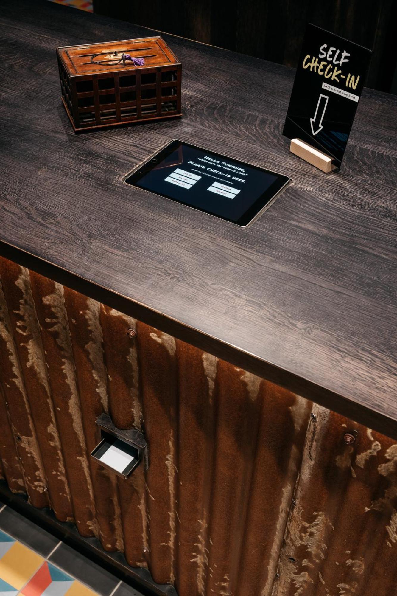 Ruby Zoe Hotel London Bagian luar foto