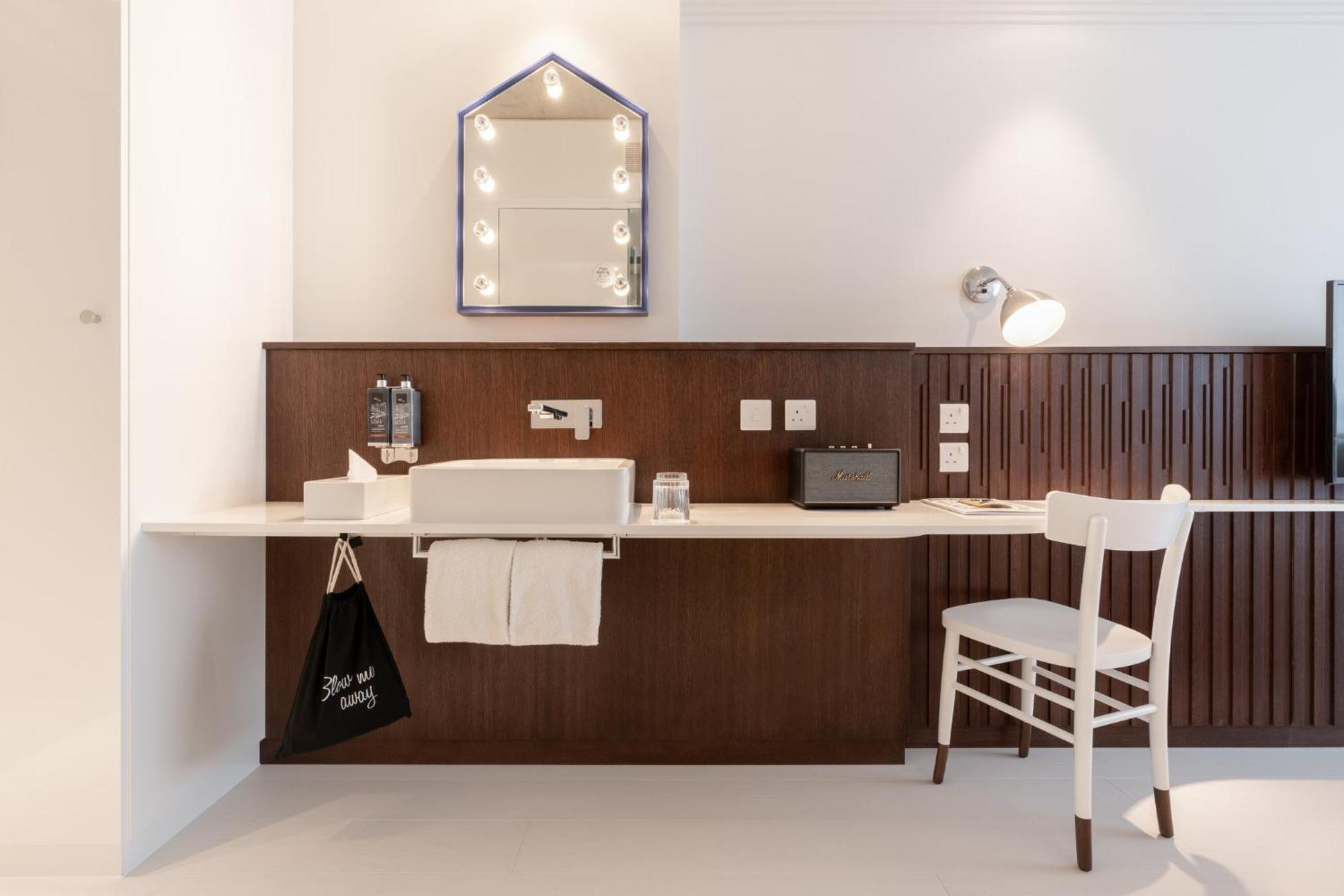 Ruby Zoe Hotel London Bagian luar foto