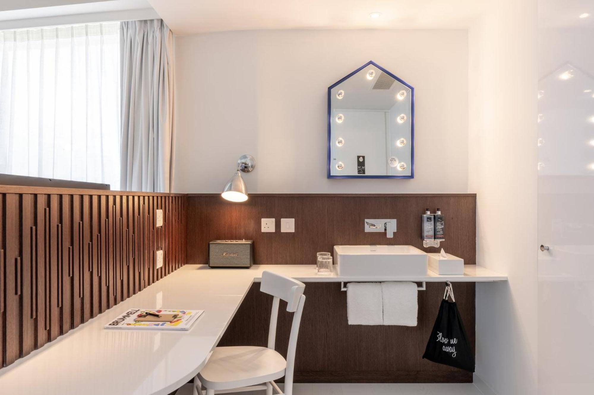 Ruby Zoe Hotel London Bagian luar foto